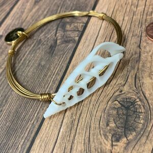 ‎Shellie Shell Wire Wrap Bracelet
